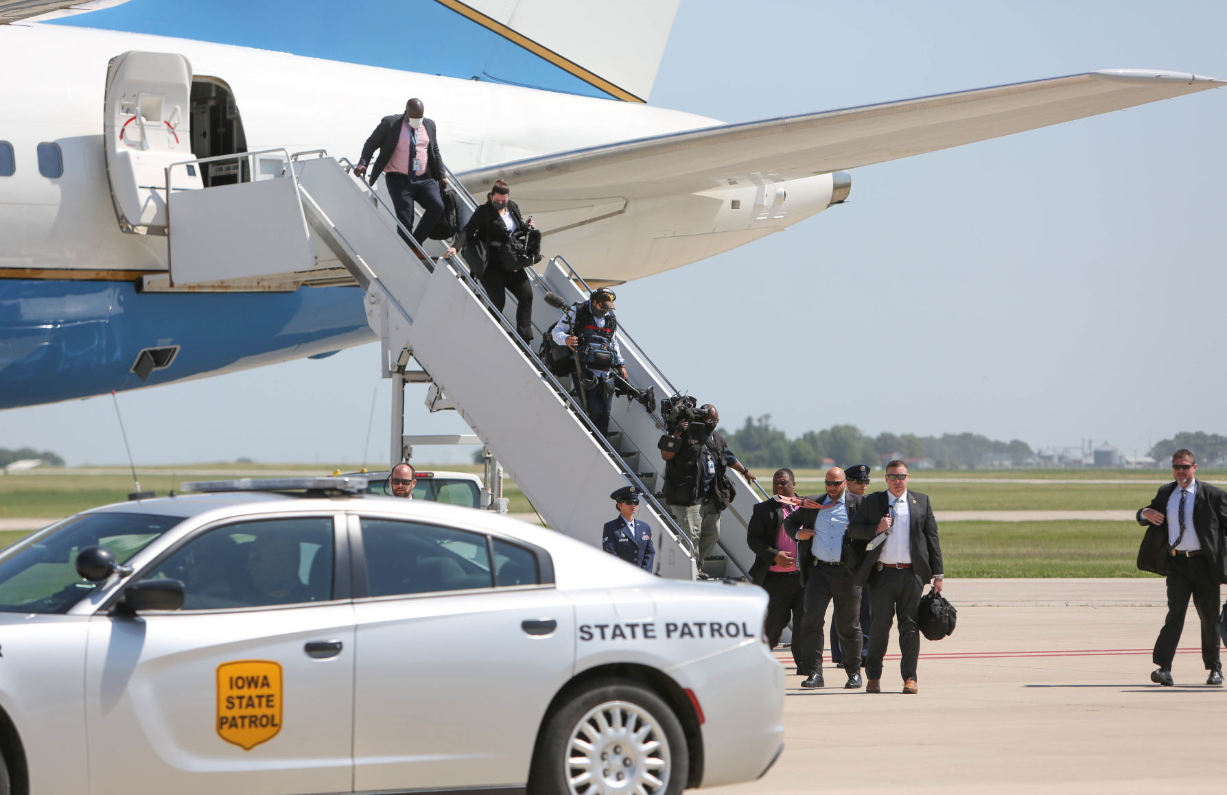 VP Pence arrives in Mason City (18).jpg